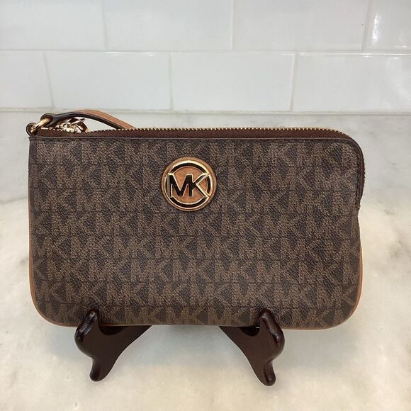 Michael Kors Signature Logo Saffiano Leather Mid-sized Wristlet Clutch Wallet - Picture 1 of 14